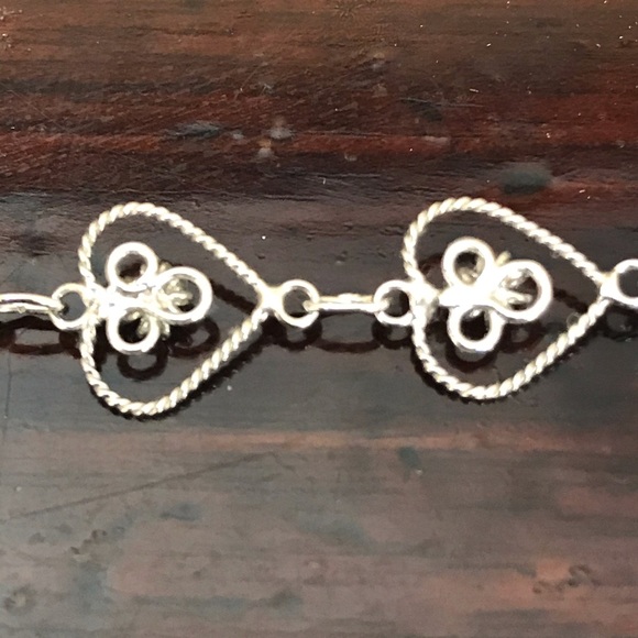 EUC! DELICATE SILVER HEART BRACELET - Picture 4 of 4